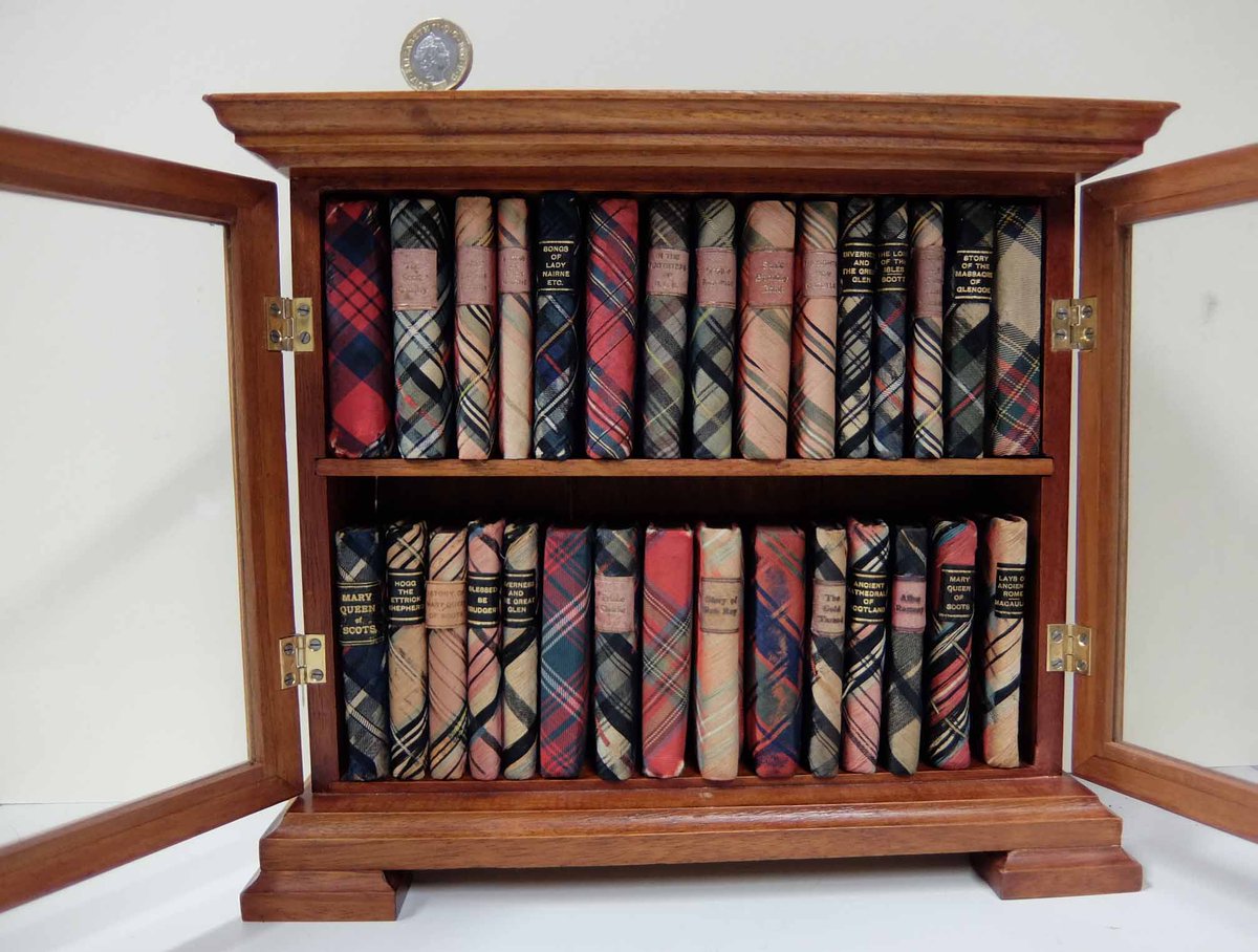 We hope you enjoyed this <ahem> miniature glimpse of miniature books – and if you want more small volume treats, view our Robert Louis Stevenson miniature books thread >  https://twitter.com/natlibscot/status/1163393407512961025 #Theseweepages