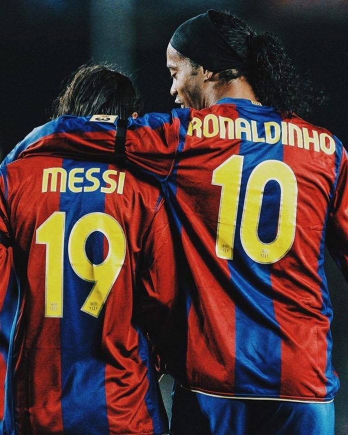 After his first training session, Ronaldinho recognized the greatness of Messi and told his teammates that he’ll be even better than himself. He soon befriended Messi and called him his “little brother.”
