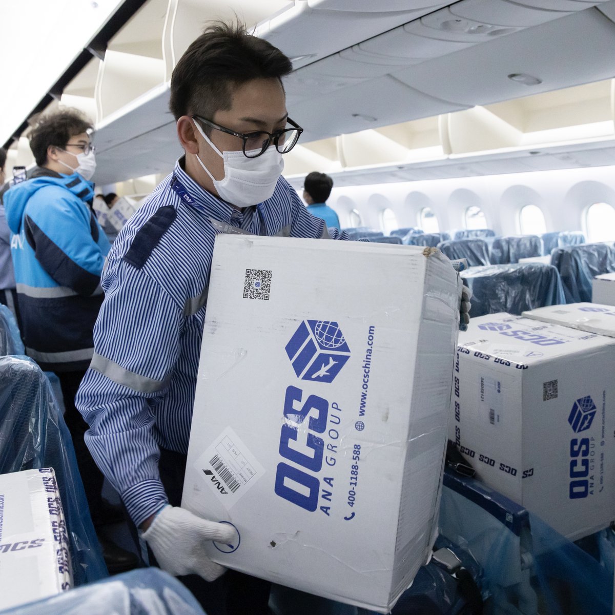 FlyANA_official's tweet photo. We’ve modified our passenger cabin space to transport medical supplies from China to Japan. We’re now able to transport 1.4 times as much cargo as usual to ensure masks and protective clothing can be sent to in-need communities. https://t.co/sUdCYsi2qL