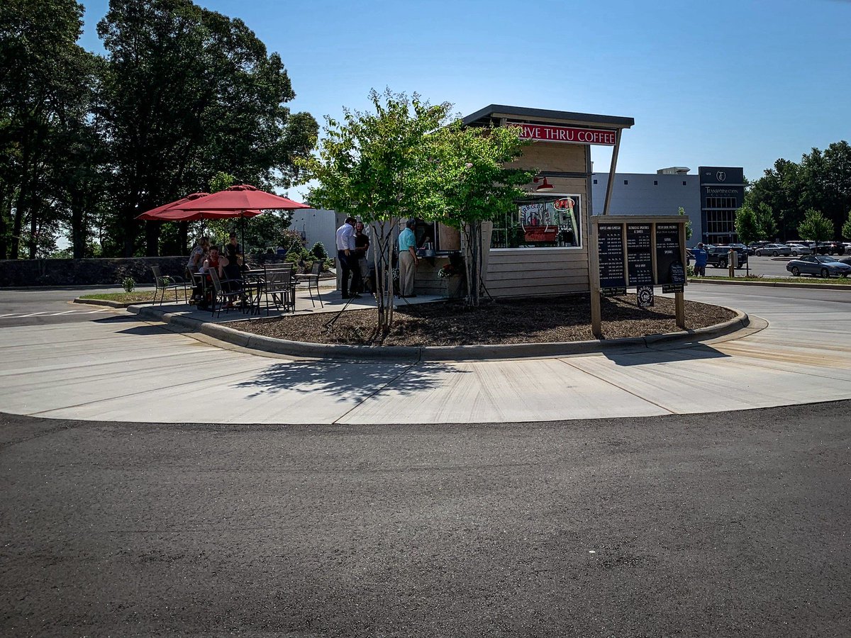 boxmanstudios's tweet photo. Stay at home orders across the country continue to evolve, and #restaurants are trying to figure out how to comply with state and local mandates while also keeping their balance sheets in mind. Learn more about possible drive-through solutions. https://t.co/1A0DUSNPwK https://t.co/jEokc7xYfm