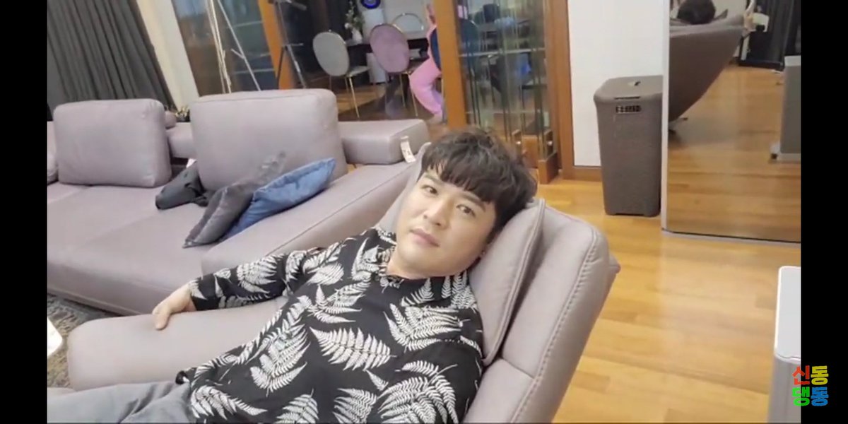 Don't forget the recliner and sofa + recliner that he flex last time  10million won that one hahaa. He really bought them Rich rich #SHINDONG