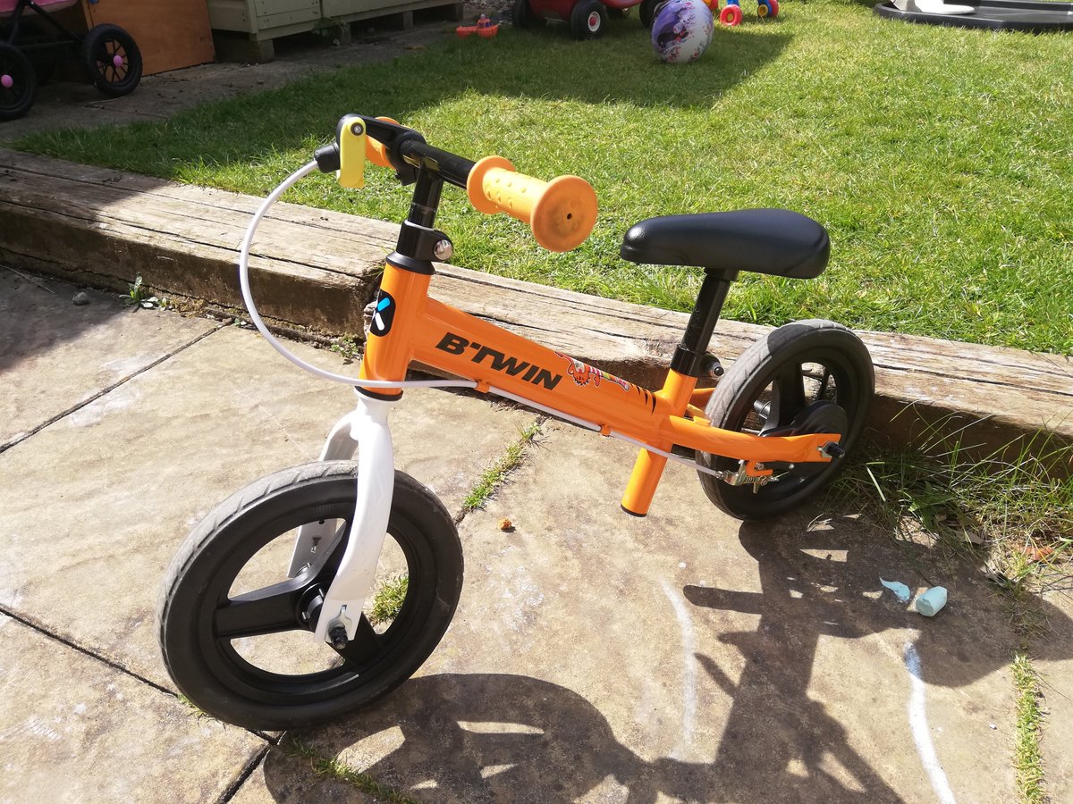 We are ready for the #twopointsixchallenge! Donate here: sjog.uk/twopointsix/ to support the great work of @SJOG_uk #2.6miles #littlelegs