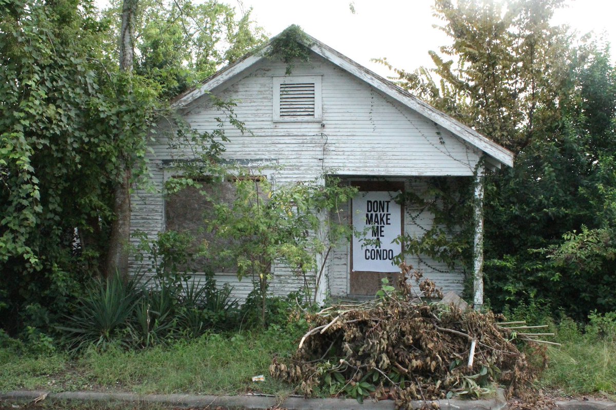pippyle2's tweet photo. Sign Language 
2012
*they were made into condos https://t.co/p4NAQcoU3E