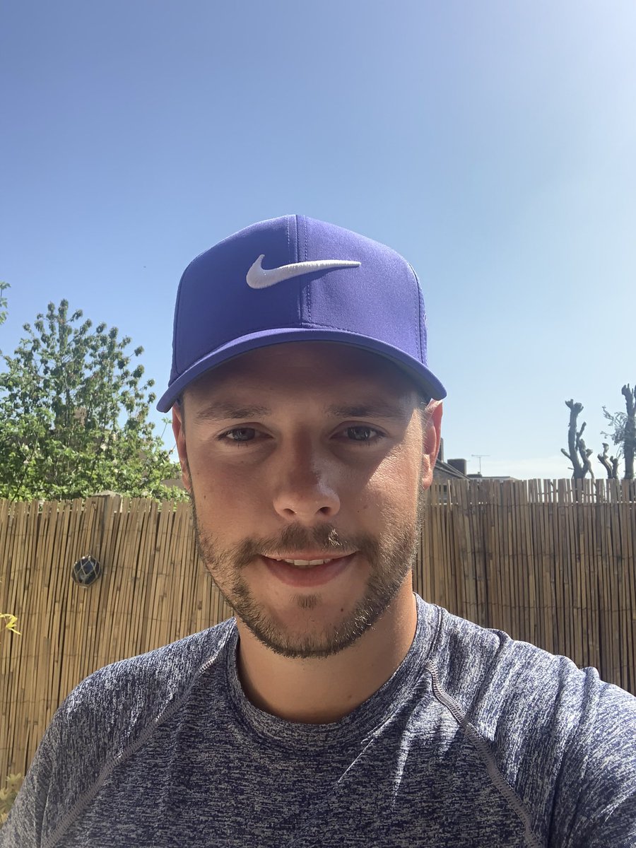 Loretis3's tweet photo. Great iniative from @Gymshark donating £5 for every #NHSSweatySelfie. Here’s mine after my run today. Thanks for the heads up @selina_lee32! https://t.co/NdsQNP4kGi