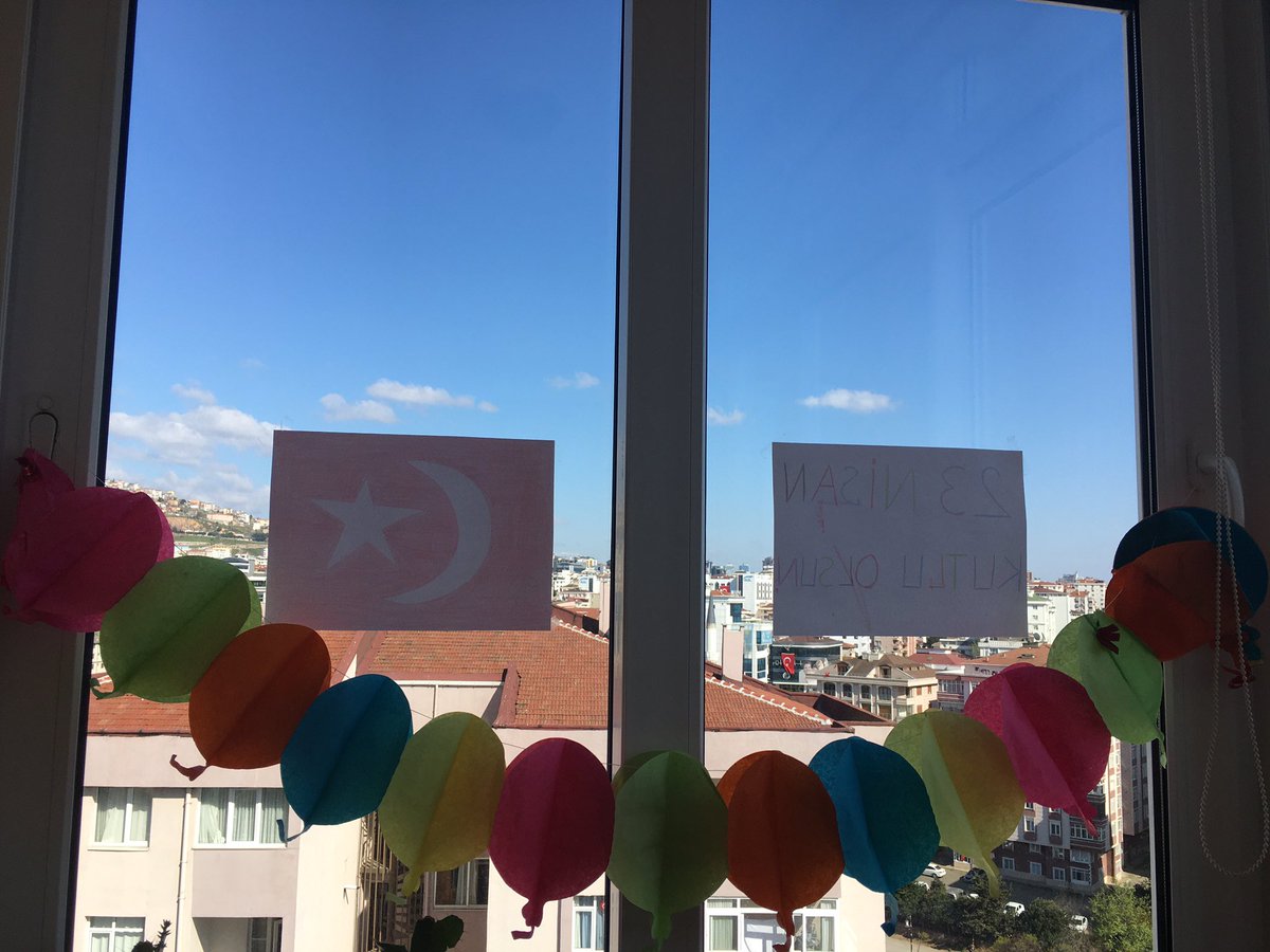 Evde çocuk yok ama ruhumuz hep çocuk. Teşekkürler Atam 🇹🇷 #23nisan2020 #23Nisan1920 #Ataturk #EvdeBayramVar #Evde23Nisan #EvdeSenlikVar