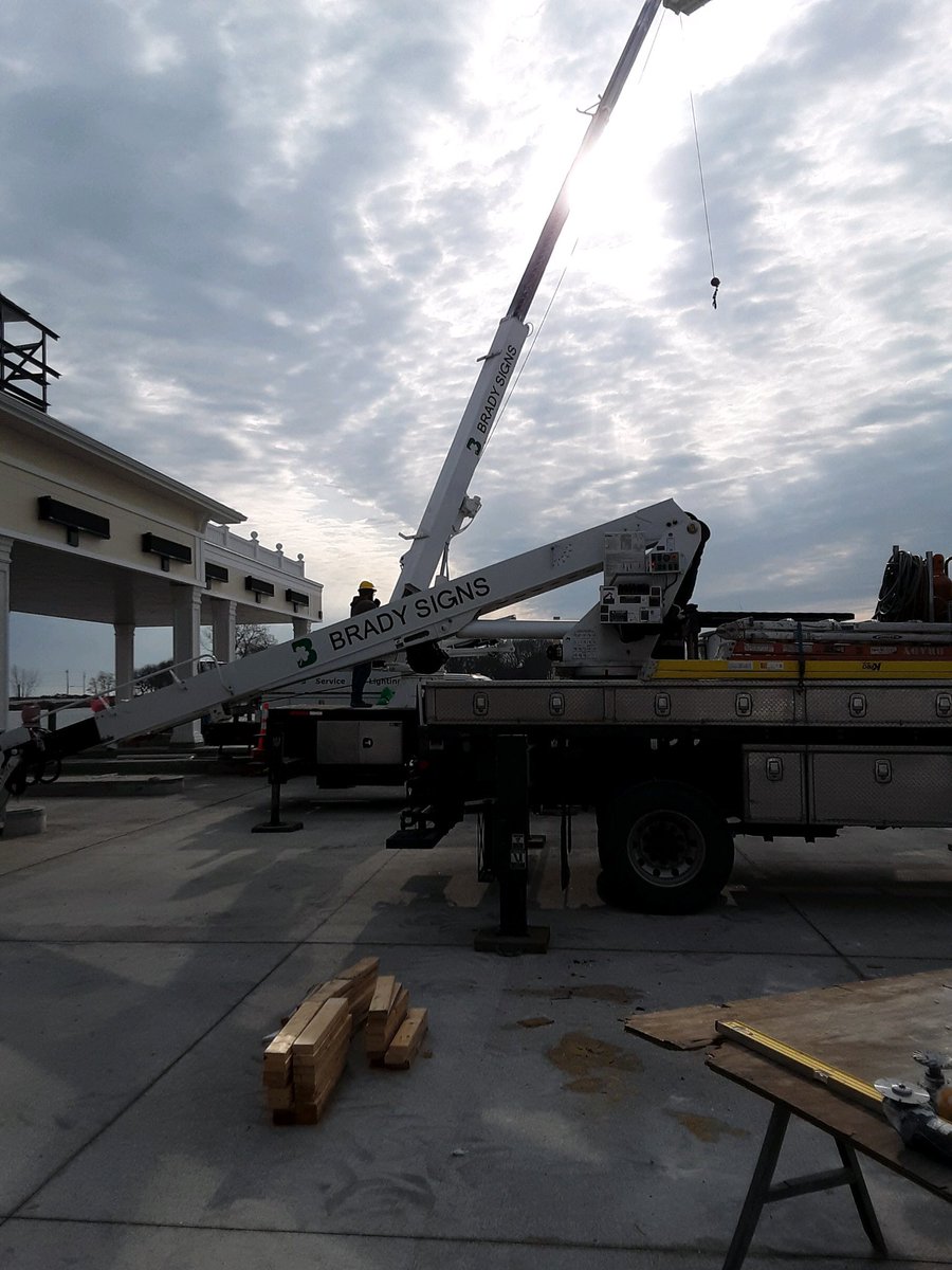 BradySignCo's tweet image. Beautiful day to put the finishing touches on the @cedarpoint toll booth building signage project. Stay tuned for the finished look. (Hint: she’s a beaut) #BacktoWork #OurSignsMeanBusiness