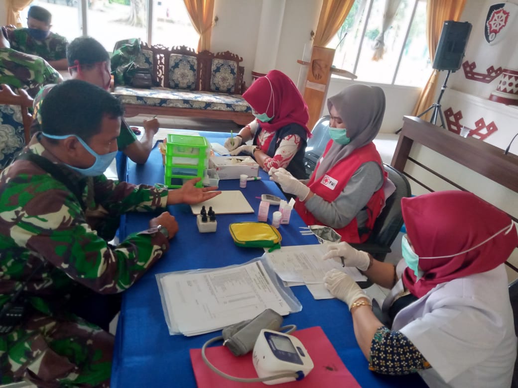 PMITUBA's tweet photo. Kegiatan #Donordarah bekerjasama dengan Lanud Pangeran M Bunyamin astra Ksetra.. kamis 23 April 2020..

terima kasih kepada Danlanud Pangeran M Bunyamin beserta prajurit untuk #donordarah ny..

#PMIsiapbantu
#Ayodonordarah
#BergerakMelayaniwarga https://t.co/m6wFmHAGTu