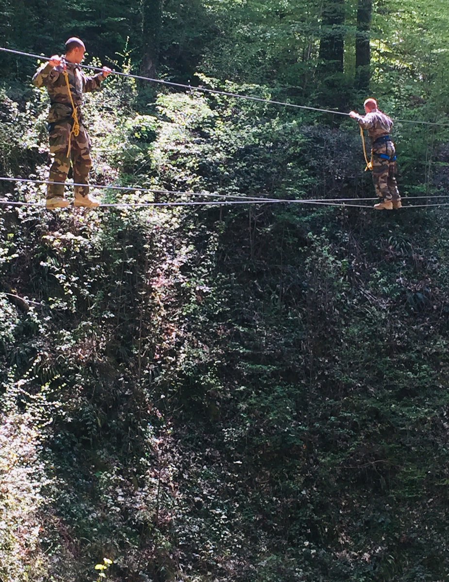 7e_brig_blindee's tweet image. #Formation initiale des jeunes #Centaures
Rallye de fin FGI au #CFIM de la @7e_brig_blindee avec distance😏ou protection de classe NRBC.

Reconnaissance d’axe avec prise de contact radio, danger mines, ambiance NRBC et obstacles horizontaux et verticaux

#NePasSubir
#NousSommesLà