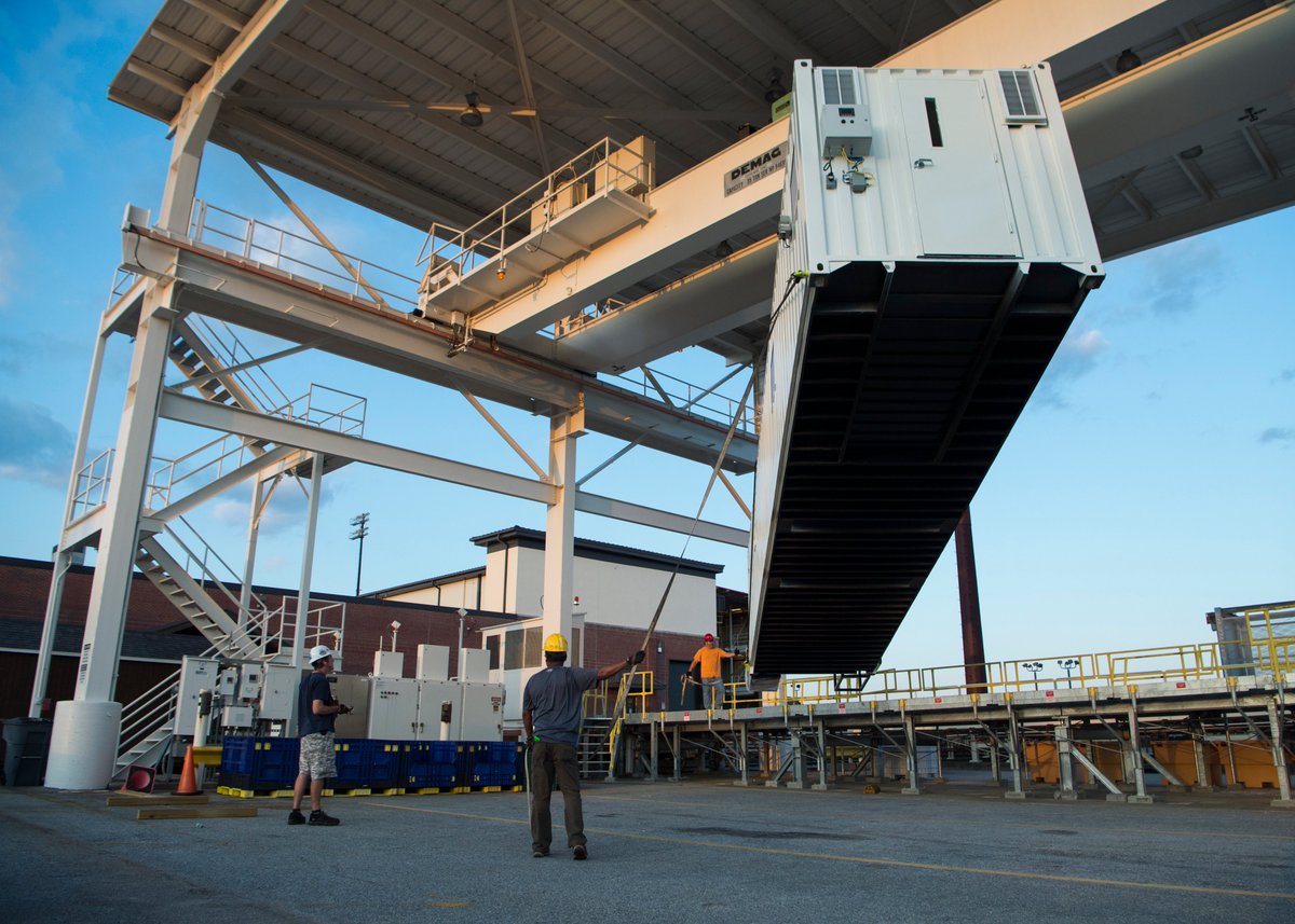 .@AFLCMCofficial and #TeamCharleston #Airmen testing new system to transport #COVID-19 patients @US_TRANSCOM @usairforce @AirMobilityCmd @ArmyContracting aflcmc.af.mil/news/article-d…