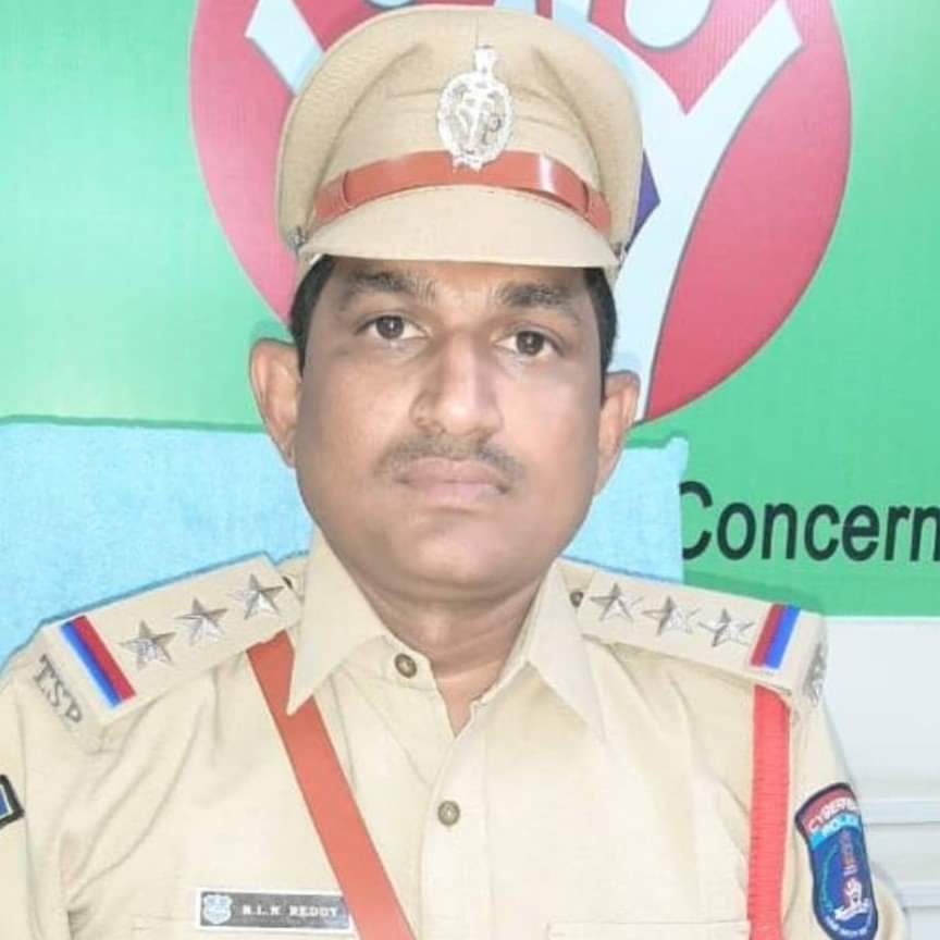 TelanganaDGP's tweet photo. Your Concern beyond Humanity towards Mr. Lalit who got stranded due to #LockDown really deserves this appreciation.
Admitting him at hospital &amp; supporting financially on your own, proves once again that, police is there to reach every needy.
Proud of you Dear SHO Kukatpally. https://t.co/Ay7Vs8O3zr