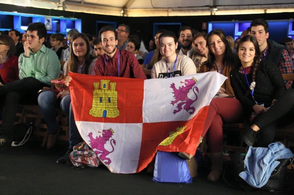 ¡Feliz día de CASTILLA Y LEÓN! 

📸 Fotografía de una parte de la Delegación de Juventud Cofrade de Valladolid presente en el III JOHC SEVILLA 2015 <a href="/JOHCSevilla/">Juventud Cofrade de Sevilla</a> 

#JOHCValladolid