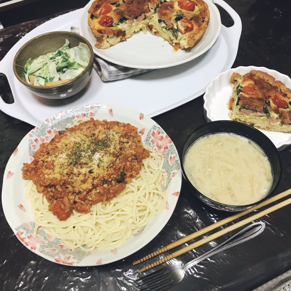 ルーナ Youtubeのかっちゃんねるでみた Hm使用キッシュ 天ぷら 魚のすり身揚げたやつ 入りサラダ 業務スーパー50円 トマト缶使用のミートパスタ 献立 料理 自粛 Youtube かっちゃんねる 業務スーパー