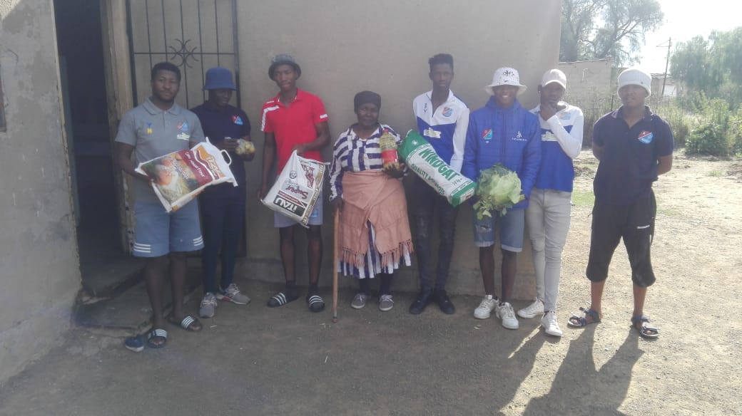 The team management took some time out to reach all our players' families and bought some food parcels. We may not be with them everyday but our thoughts are always with them in this difficult times.
#StayHome
#BeSafe 
#SebeteBoys
#HayaLalaYaKupa