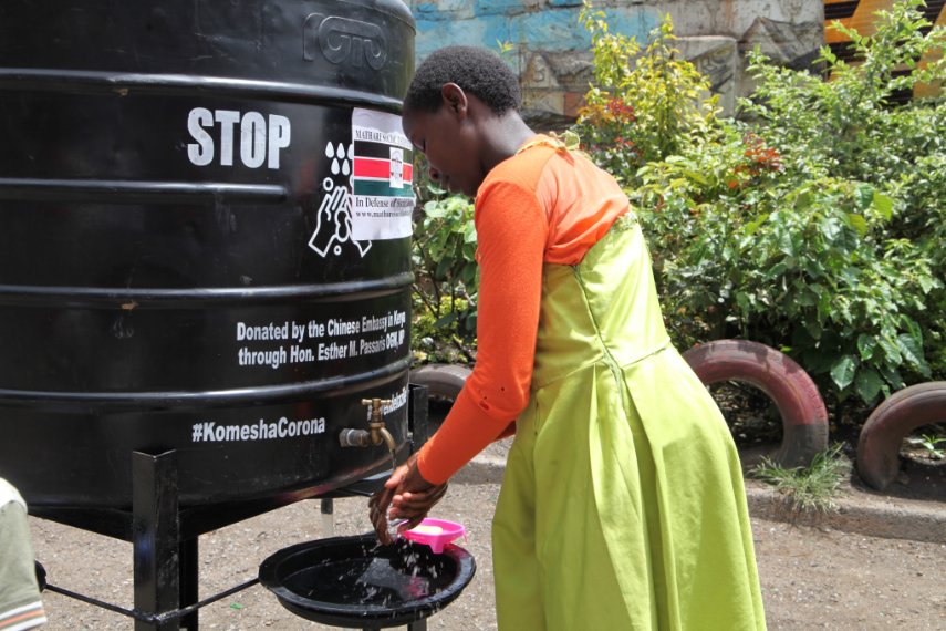 MathareF's tweet photo. As COVID 19 epidemic takes center stage globally, Mathare Foundation is using the power of photography to depict how people are observing World Health Organizations and Ministry of Health guidelines. #Lensational #Commonwealth #MathareFoundation #UNICEF https://t.co/UkDkAQpoRc