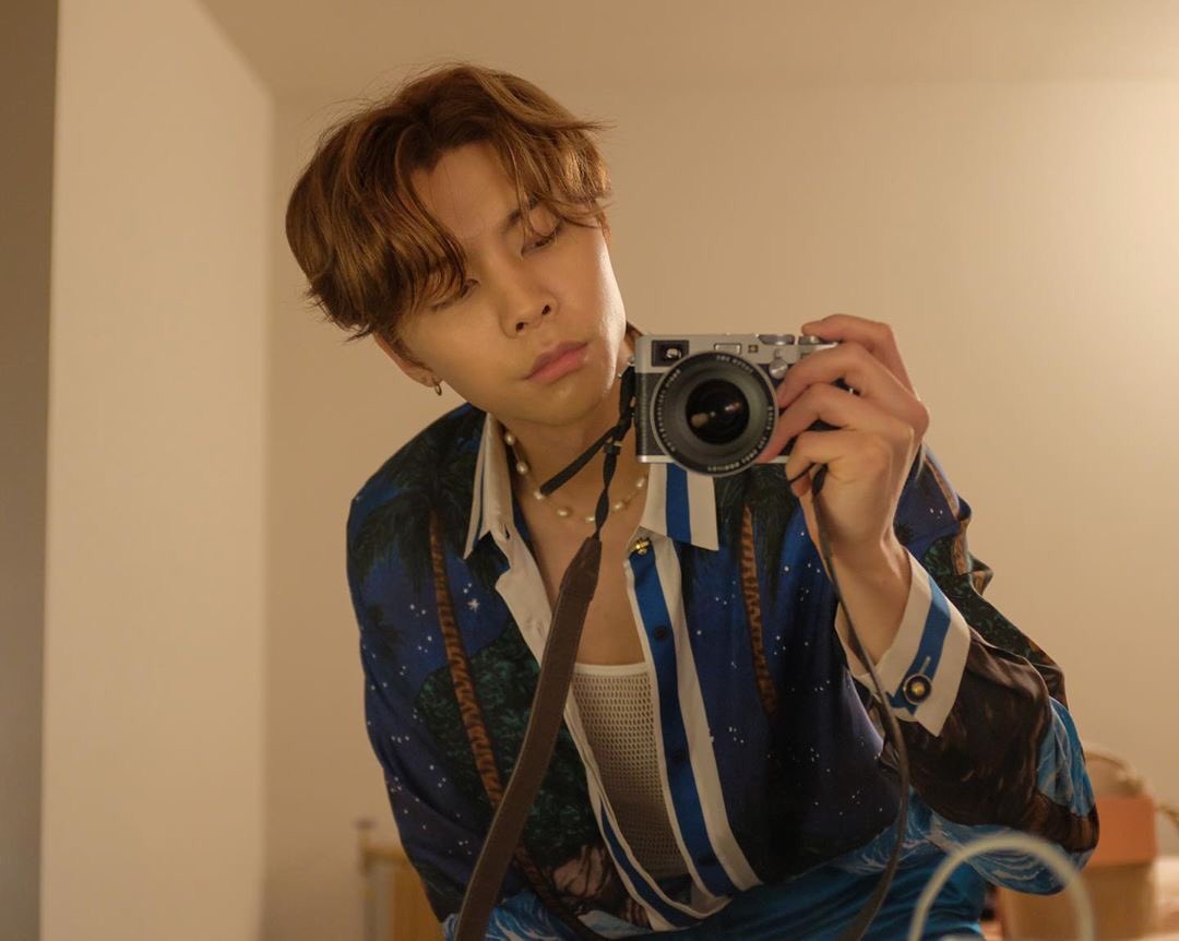 : Fujifilm X100FJohnny’s camera with 16-50mm lens (??). And apologize. I’ve been giving the wrong series number hahaha. Thankks  @Muzix_ppxyz  #NCT카메라  #엔시티  #쟈니  #JOHNNY  #JOHNTOGRAPHY  #NCT127  