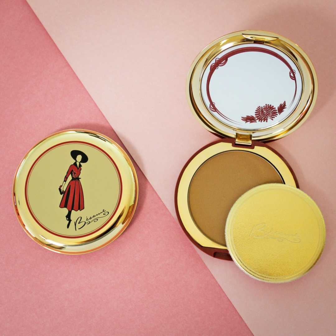 BesameCosmetics's tweet image. "My favorite powder and foundation, in the most beautiful compact I can imagine." - Rose
Get our Cashmere Powder Compacts...while supplies last!

#powderfoundation #cashmerepowderfoundation #vintagecompact