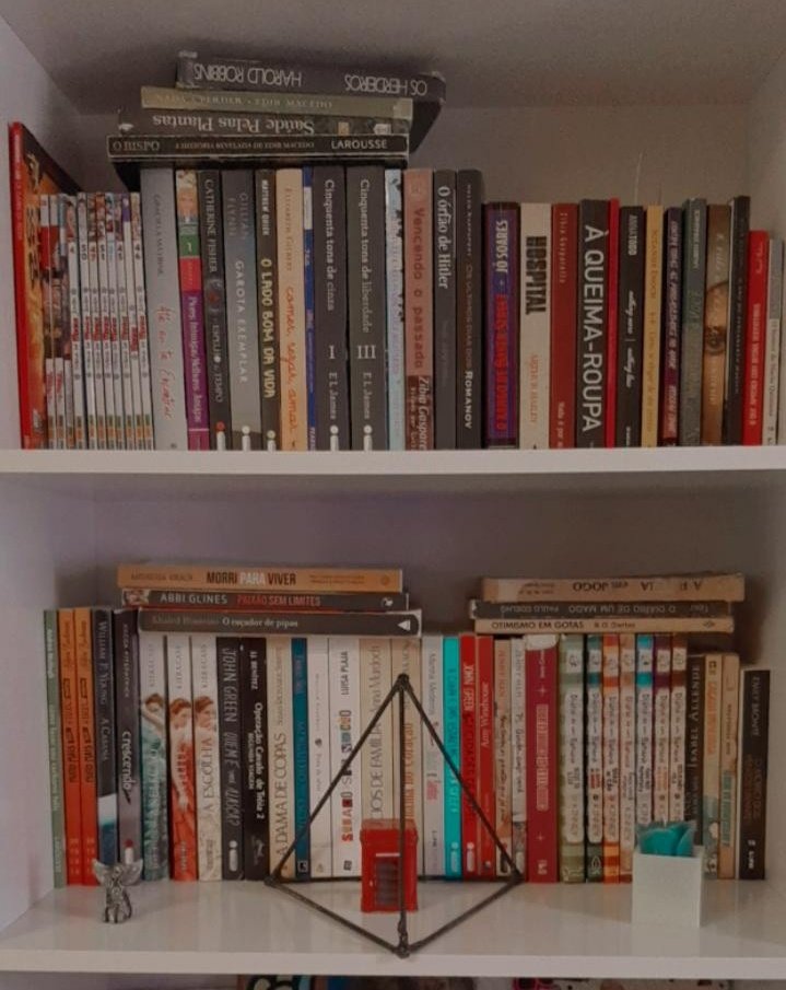 mnabecc's tweet photo. A leitura é uma fonte inesgotável de prazer mas por incrível que pareça, a quase totalidade, não sente esta sede. #LeiaEmCasa Dia Mundial do Livro 💗📚 https://t.co/ZkNItWVMT4