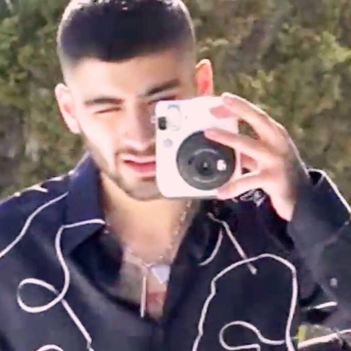 zayn malik as park chaeyoung, a thread: