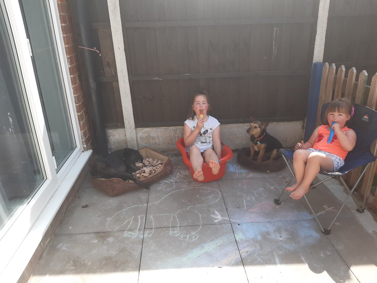 cheboshazz's tweet photo. #ICELOLLIESINTHESHADE #HOTDOGGIES #HOTGIRLIES https://t.co/JXaWniWBQC