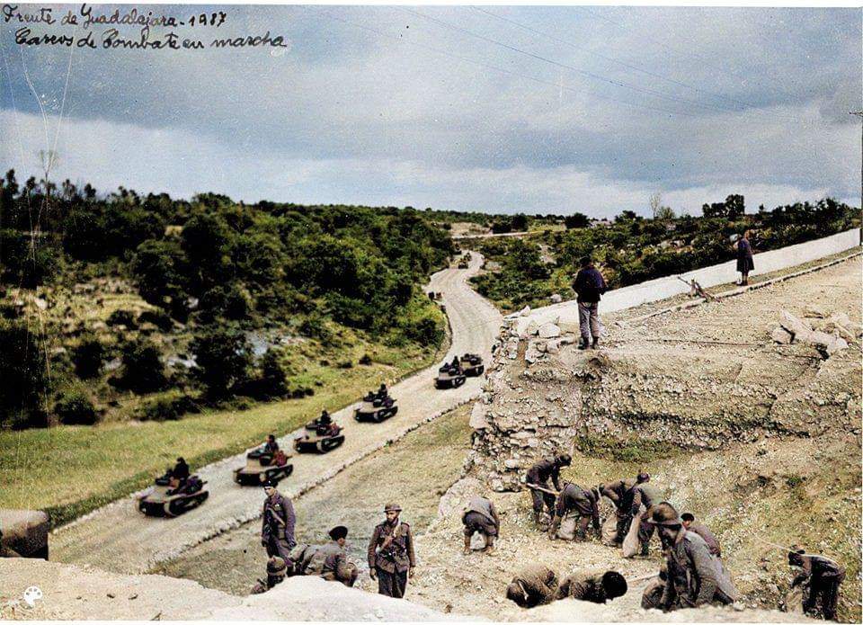 hacemosGuada's tweet photo. Os queremos dejar una imagen con mucha historia, donde se pueden ver a soldados italianos reparando el puente de la Artilla en #Almadrones.

Se habilitó un desvío para que pudieran pasar las tanquetas italianas Fiat Ansaldo 🇮🇹🔗

📸 Asociación Histórica Frente de Guadalajara https://t.co/yoSwmvScN4