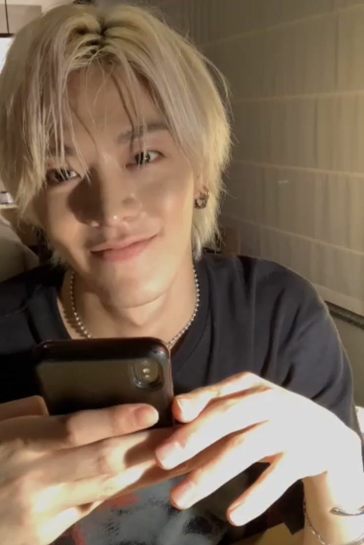 ฟีม / close tweet media