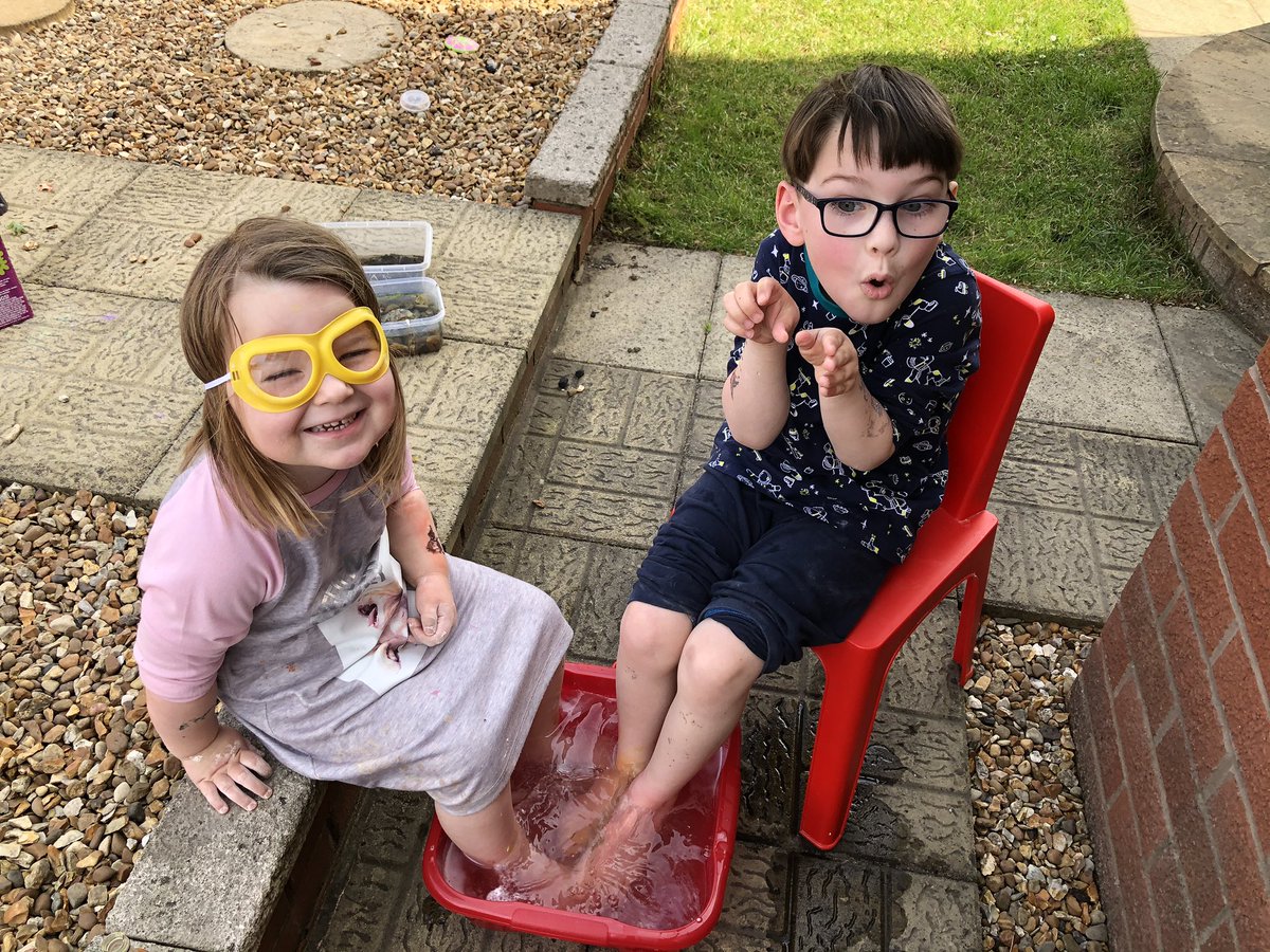 collpott77's tweet photo. @stmichaelscps Zachary and Amy have been enjoying exploring in the sunshine this morning https://t.co/UXRkpTcQrJ