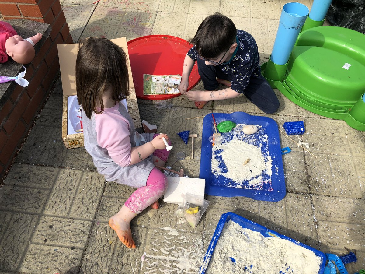 collpott77's tweet photo. @stmichaelscps Zachary and Amy have been enjoying exploring in the sunshine this morning https://t.co/UXRkpTcQrJ