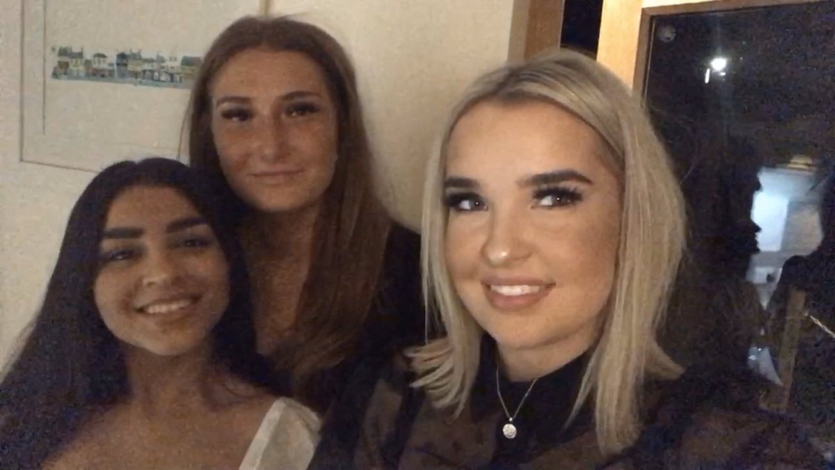 lawry_angus's tweet photo. Happy 18th birthday Jess!! Hope u have a fab day xx @jesssicamorgaan https://t.co/FlY02NtVev