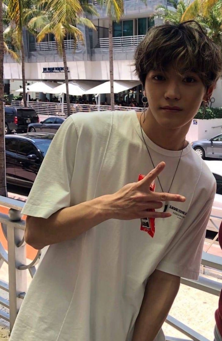 τεγιονγκ: - ΟΛΕΣ οι βασικιες τον έχουν κρας- ψιλοκαγκουρι αλλά τον συμπαθείς - λογικά τραβιέται με την ίδια κοπέλα εδώ και πέντε χρόνια