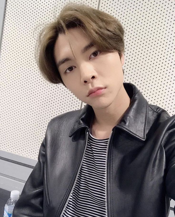 τζονι: - πρόεδρος δεκαπενταμελους don& #39;t @ me- κλας κλαουν - ζητάει από το γραφείο να κάνουμε σύσκεψη για να χάνουμε μάθημα