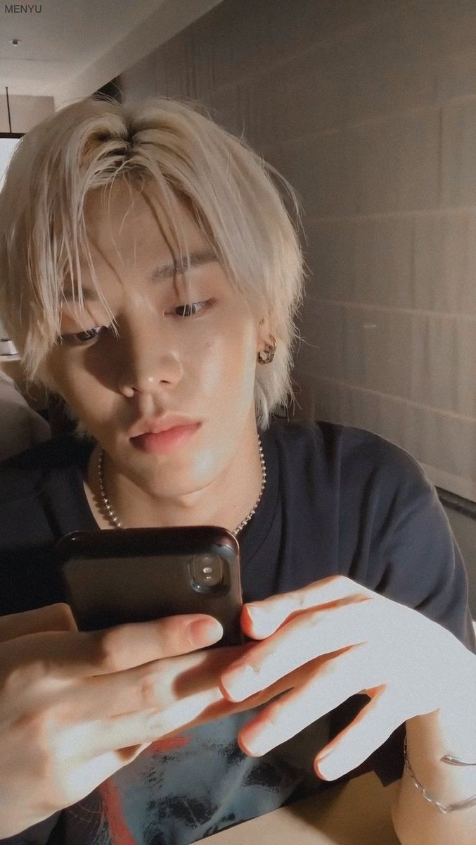 γιουτα:- ΕΠΑΛΙΩΤΗΣ ΜΕΧΡΙ ΤΟ ΚΌΚΚΑΛΟ - έρχεται σχολείο με το μηχανάκι που σου παίρνει τα αυτιά - και γαμω τα παιδιά, κάθεστε μαζί στο κενό και σου κράζει τον καπιταλισμό