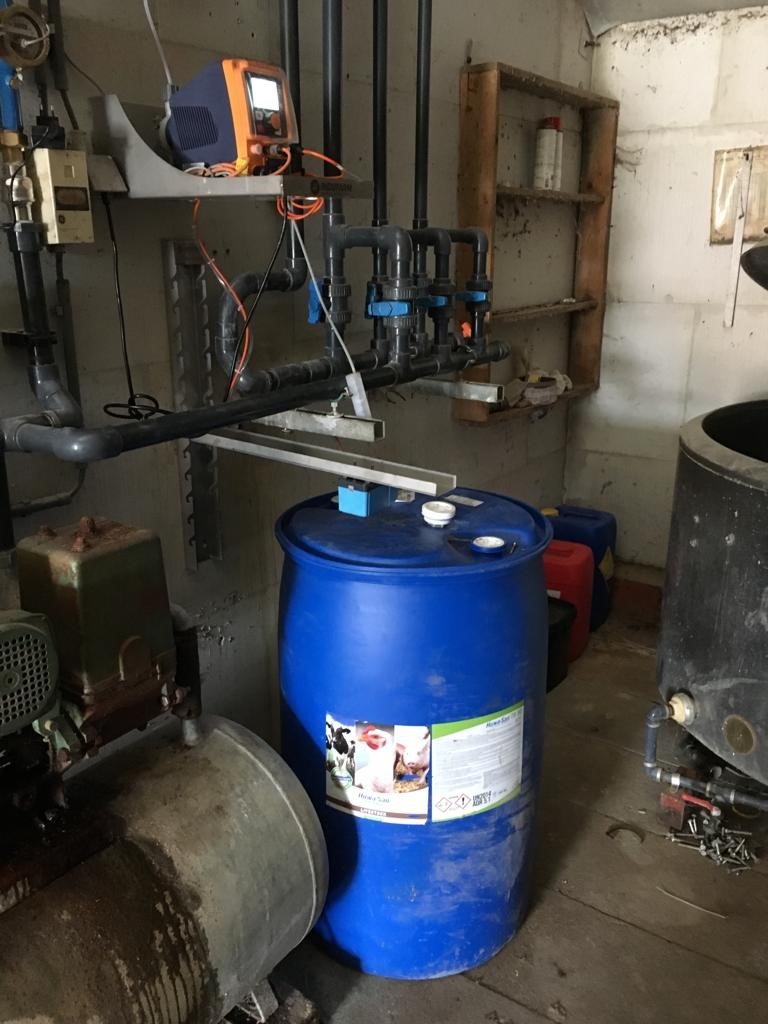 Staal_Instr's tweet photo. #Livestock #chemicals provider installs Staal Instruments Wireless #Radar Sensors at their clients' site to improve #dosing #safety and #logistics.  Increasing cost savings, additional sales and #customer #loyalty.  If you want to learn more visit: https://t.co/cnzAmqZF5Q https://t.co/OauzPgKPnH