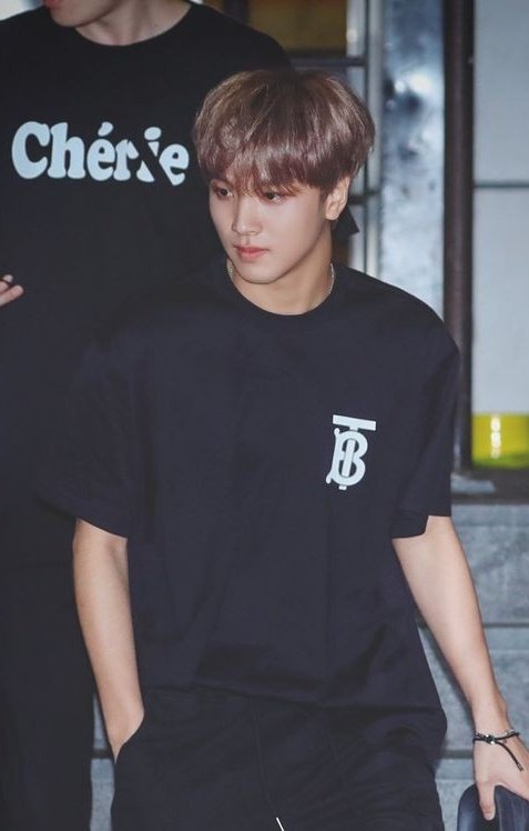 χετσαν: - αργεί ΠΑΝΤΑ δεν θα τον δεις ποτέ στην προσευχή - αυτός που φωνάζει κάθε καθηγητή "δάσκαλε" - κάνει αυτό το κόλπο που φοράει τα ακουστικά και τα κρύβει με το μανίκι του την ώρα του μαθήματος