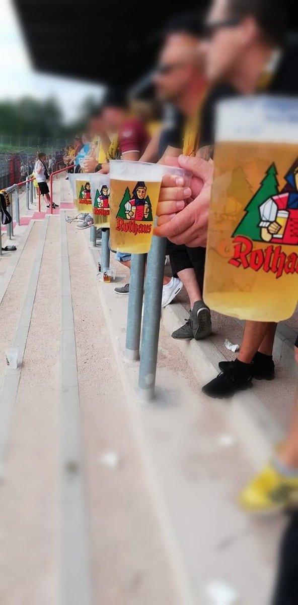 exil53's tweet photo. Euch allen ein schönen #TagdesBieres und das bald wieder neue solche Fotos gibt.!
#exil53 #sgd1953 #biertrinken #biertrinkenistwichtig #fuckcorona #stadion #einergehtnoch #wirvermissenfußball #WirZusammenJetzt #bierunser #dynamodresden #rothausbrauerei #rothaus https://t.co/AGexNreipT