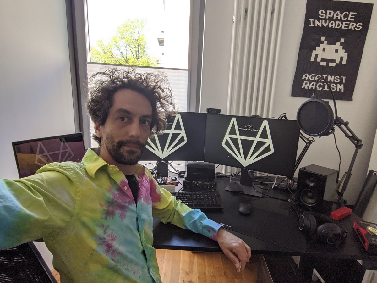 joernchen's tweet image. I don&apos;t wear that type of shirts normally but I felt the urge to dress up for #GitLabContribute