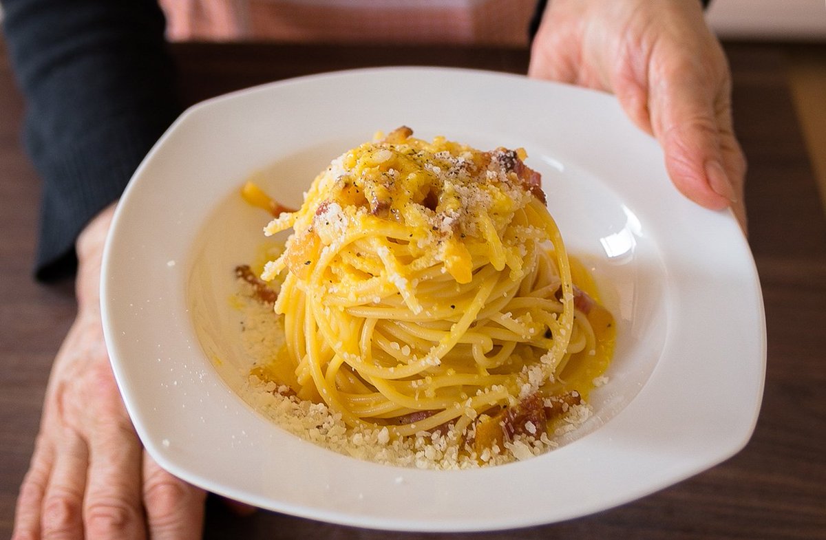 Hendery as carbonara- creamy and cheesy - SUPER TASTY- literally crafted by Gods- salty and spicy- everyone wants to imitate but only a few succeed- once you try it you won't ask for anything else but carbonara- warms your heart - strong flavour that feels like home