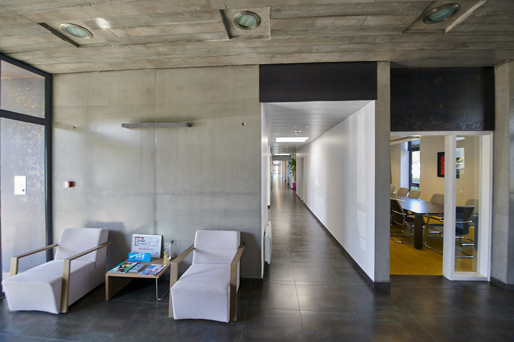 _archifactory_'s tweet photo. 📸 Découvrez ou redécouvrez le siège social de la société SRB Construction, basée dans le Morbihan (56) d'une surface de 1 258m². 

➡️ Pour consulter toutes les photos du projet : https://t.co/wWbkT2e3Xb

#agence #architecture #conception #siegesocial https://t.co/veXxKgyZHR