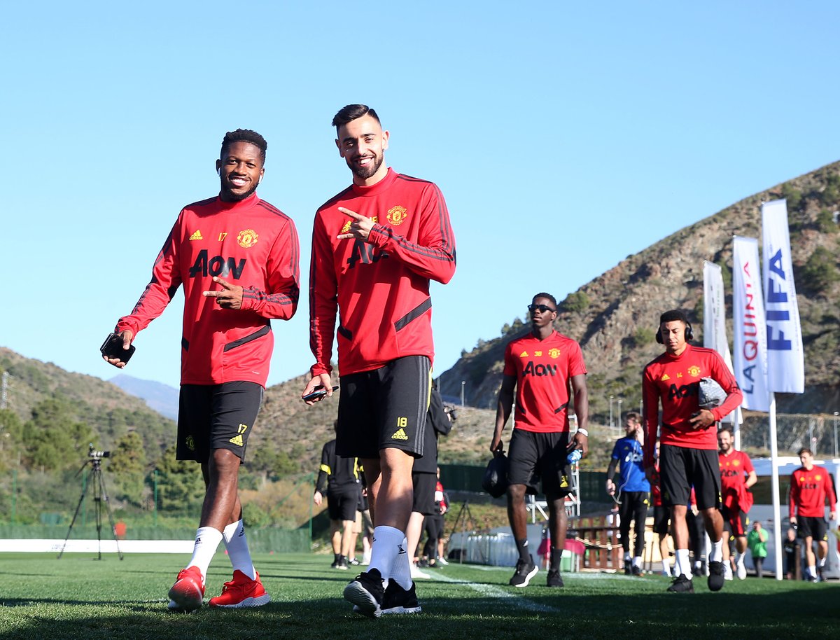 ManUtd's tweet photo. Anyone remember training pics? 😔 

#MUFC #ThrowbackThursday https://t.co/WKALflXaXb