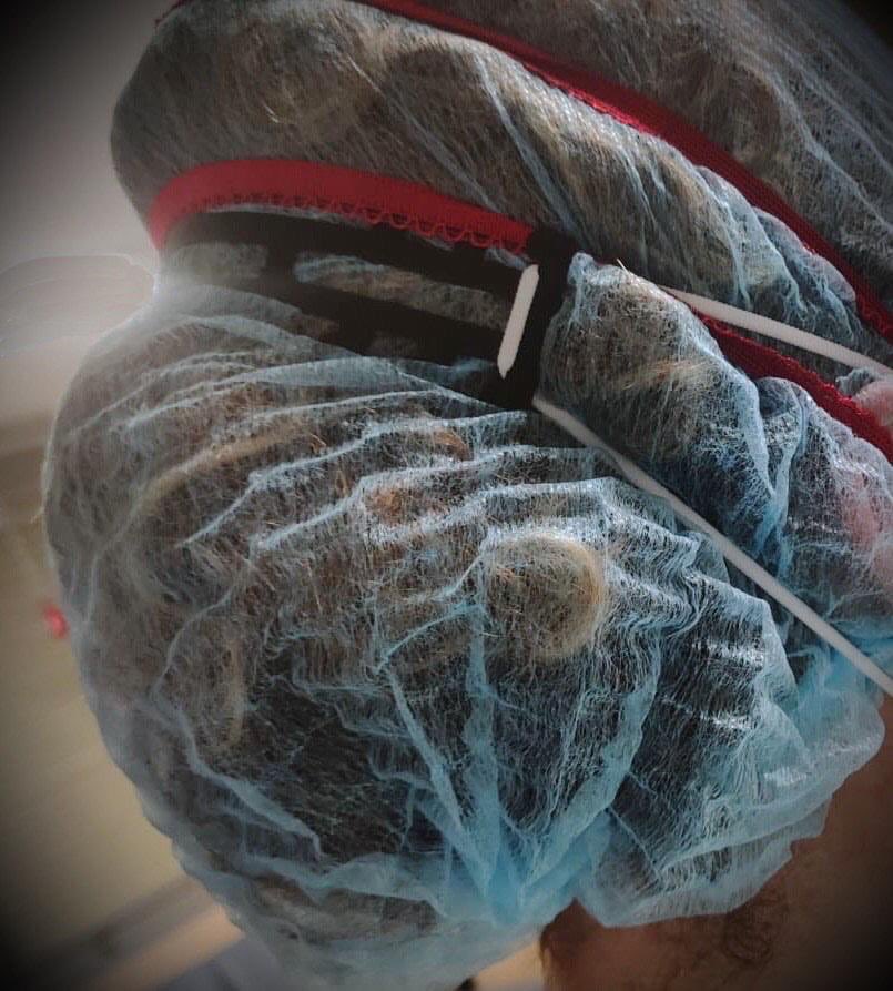 AzulCovid's tweet photo. Nos mandan estas fotos el personal sanitario de la 4B del HUSO, están encantados con los salvaorejas y nosotros estamos encantados de ayudar a que su día a día sea un poco más cómodo. Colabora con @AbrazoAzul comprando parches solidarios en https://t.co/GC78z6FSOV https://t.co/GraDoX8u60
