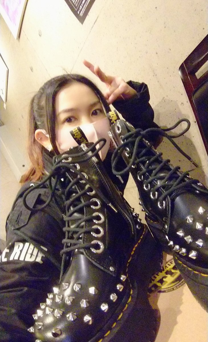rieskull's tweet photo. ใตใตใตใใใDr.Martensใฎใใใใทใงใใใฎsaleใงใใชใๅฎใใชใฃใฆใใใฎใงใใใฃใจๆฌฒใใใฃใ๐ขใใฎๅญใ่ฒทใฃใฆใใพใฃใใใใๅฏๆใ๏ผๅฝๅไฝใ่ฒทใใพใใ(็ฌ)
#ใใฏใฟใผใใผใใณ #DrMartens #ในใฟใใบ #JADONMAXSTUD #Rock #ๅๅบ https://t.co/jxGQAl3lOy