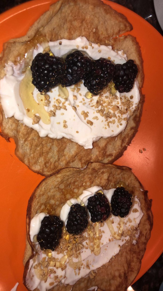 SmithKayla52113's tweet photo. Healthy protein crepes with yogurt and blackberries for my dad. One crepe only 60 calories and so yummy! #RUPassion https://t.co/O43X0GCNYQ