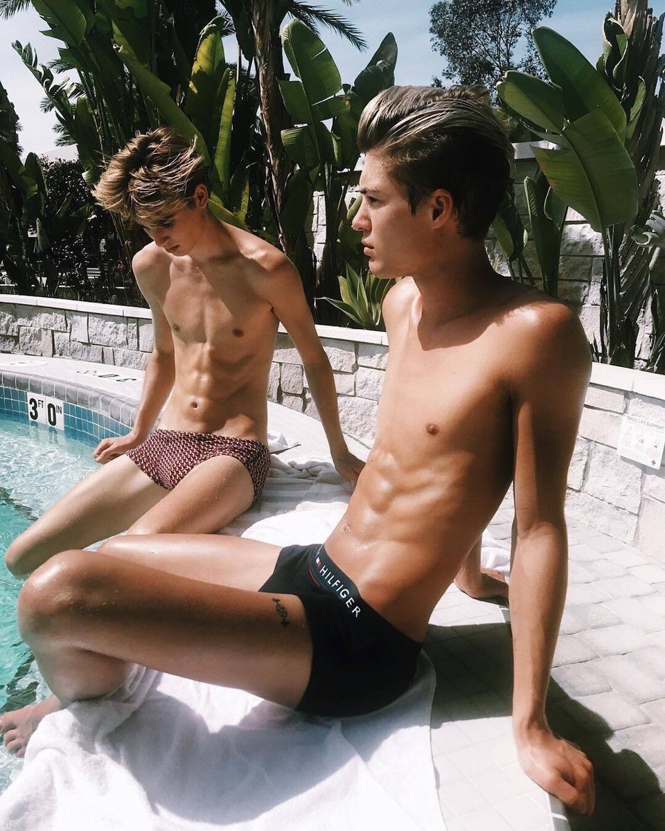 MediaBoys18SFW's tweet photo. osvaldo y david
#lgbtqboys #chicossincamisa #chicossexy #collegeboys #twink #hotboys #teenboys #gayboys #cuteboys #sexyboys #gayteenboy #shirtlessboys
Cortesía de https://t.co/mymsnxwf0X https://t.co/V4Q09Rw4l7