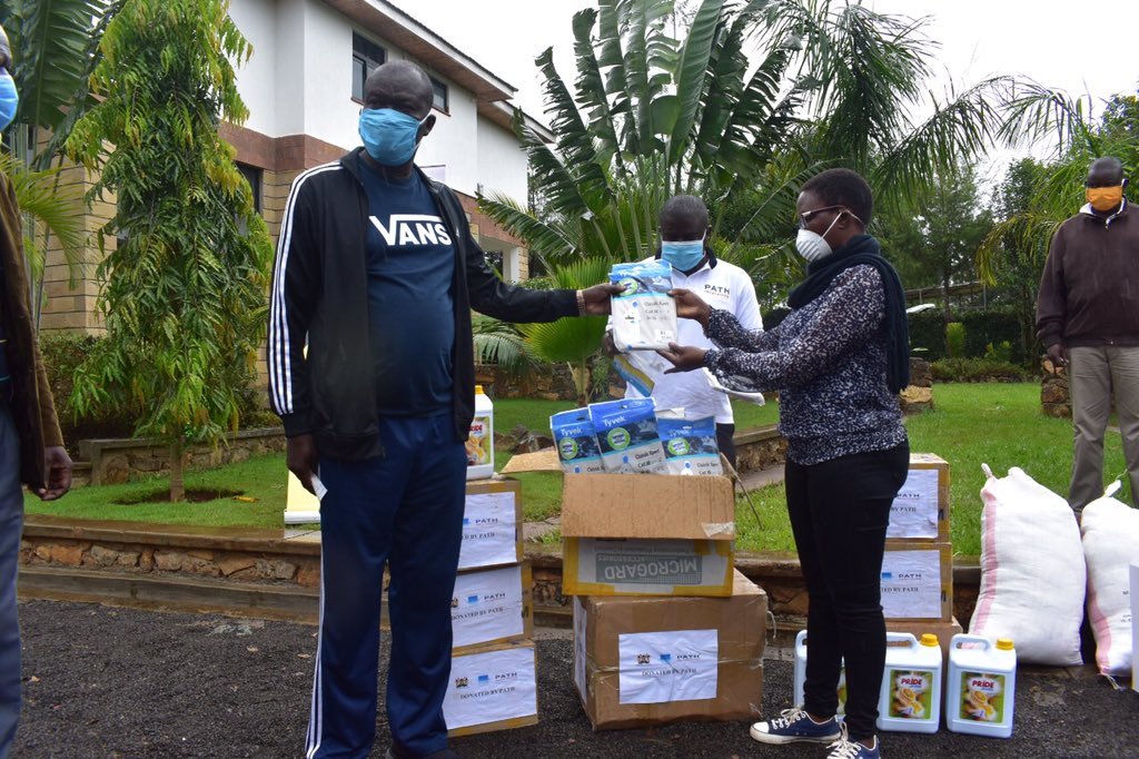 Siaya County, Governor Cornel Rasanga received a consignment of PPEs and liquid soap from PATH &amp; a Kisumu based NGO - KMET to support Community Health Volunteer &amp; Health Care Workers. 

#KomeshaCorona update