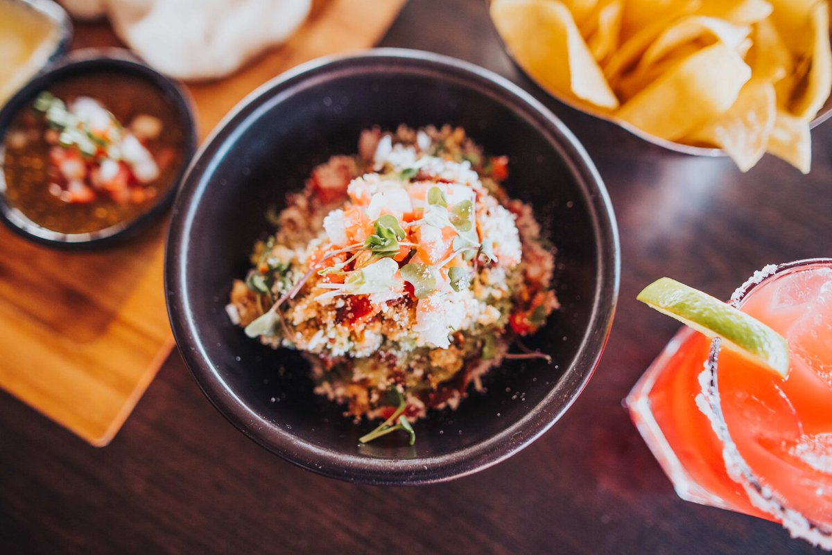 Looking for some easy recipes to make in quarantine with just a few ingredients? Try my Bacon Guacamole. 🥑Hope everyone is staying safe &amp; healthy!
Recipe: bit.ly/2XNcmBf