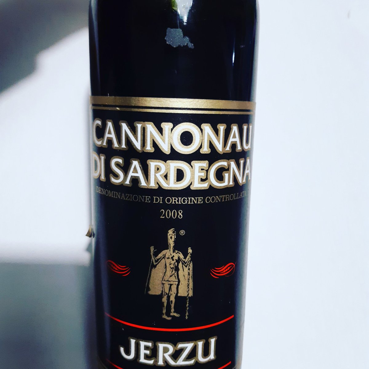 gnarrafra's tweet photo. A cosa è servita questa quarantena? A farci svuotare freezer e cantina... stasera si va fuori regione... 🍷 #cannonau #sardegna https://t.co/8SGSP9fmho