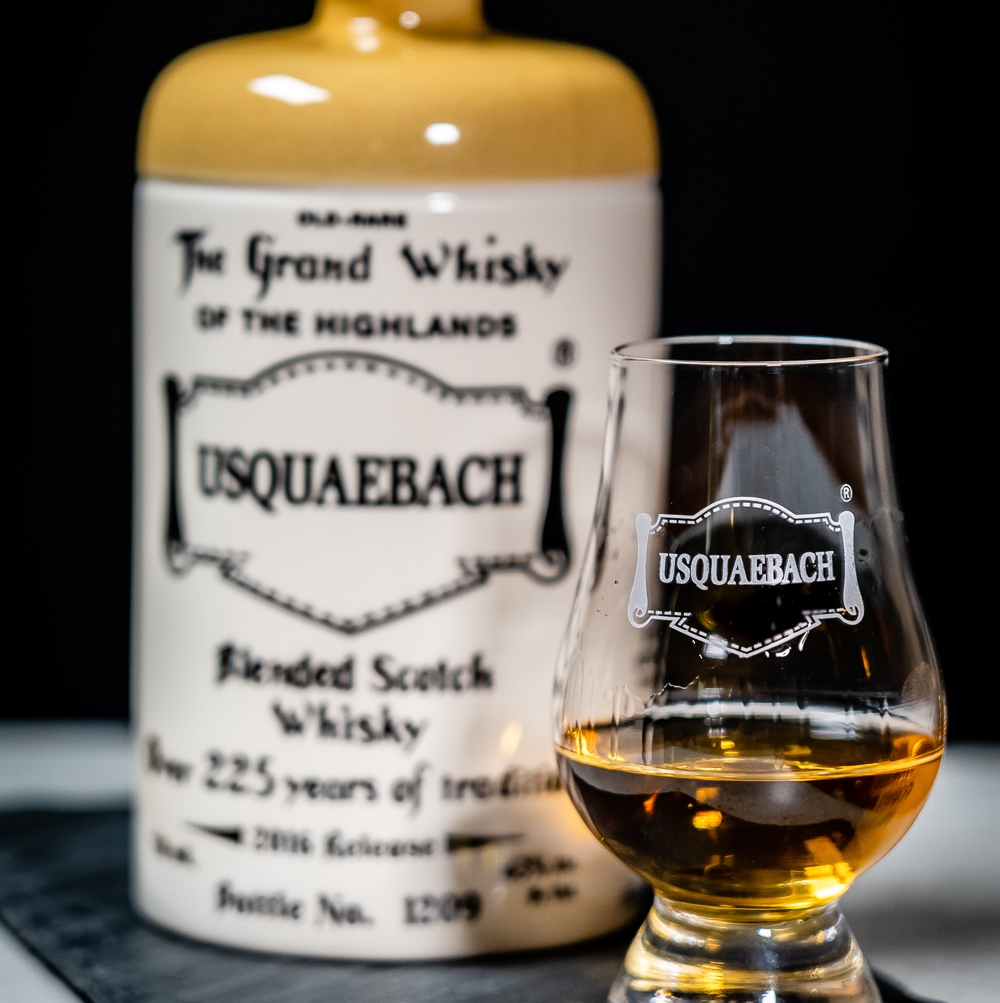 TheUsquaebach's tweet image. With 85% malt content from a blend of 41 single malts from the Highlands, Old-Rare has been recognized by connoisseurs and aficionados the world over.

#Usquaebach #oldrare #wateroflife