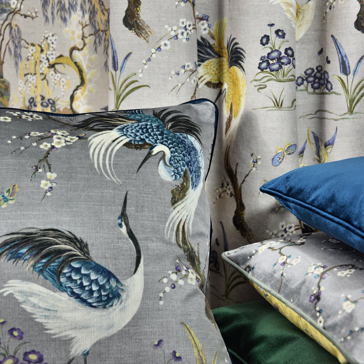 Our stunning Japanese inspired collection NATSUKI by Diane Marsland. It never fails to deliver the Wow factor ⭐️
#Natsuki #japaneseart #japenesedesign #chinoiseriechic #printeddesign #printedvelvet #fabricprinting #textiles #hometrend #interiortrends #furnishingfabrics