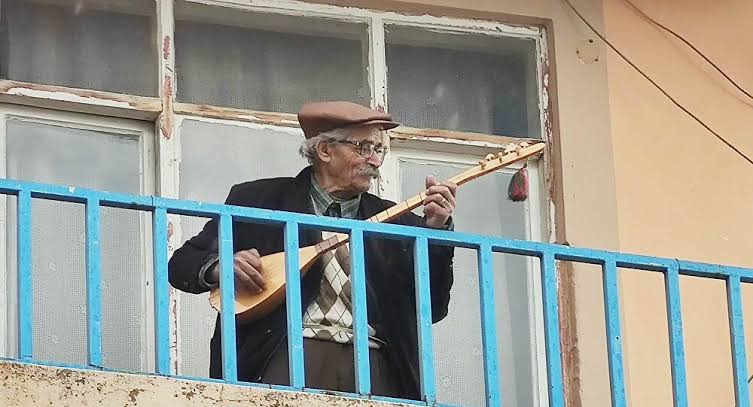 boykitap's tweet photo. @KetebePiyan @ziyaselcuk @kasapoglu @ACemilBedir @GSBgenclik @DenizliGM #balkondayım https://t.co/6ecqXtbMQO