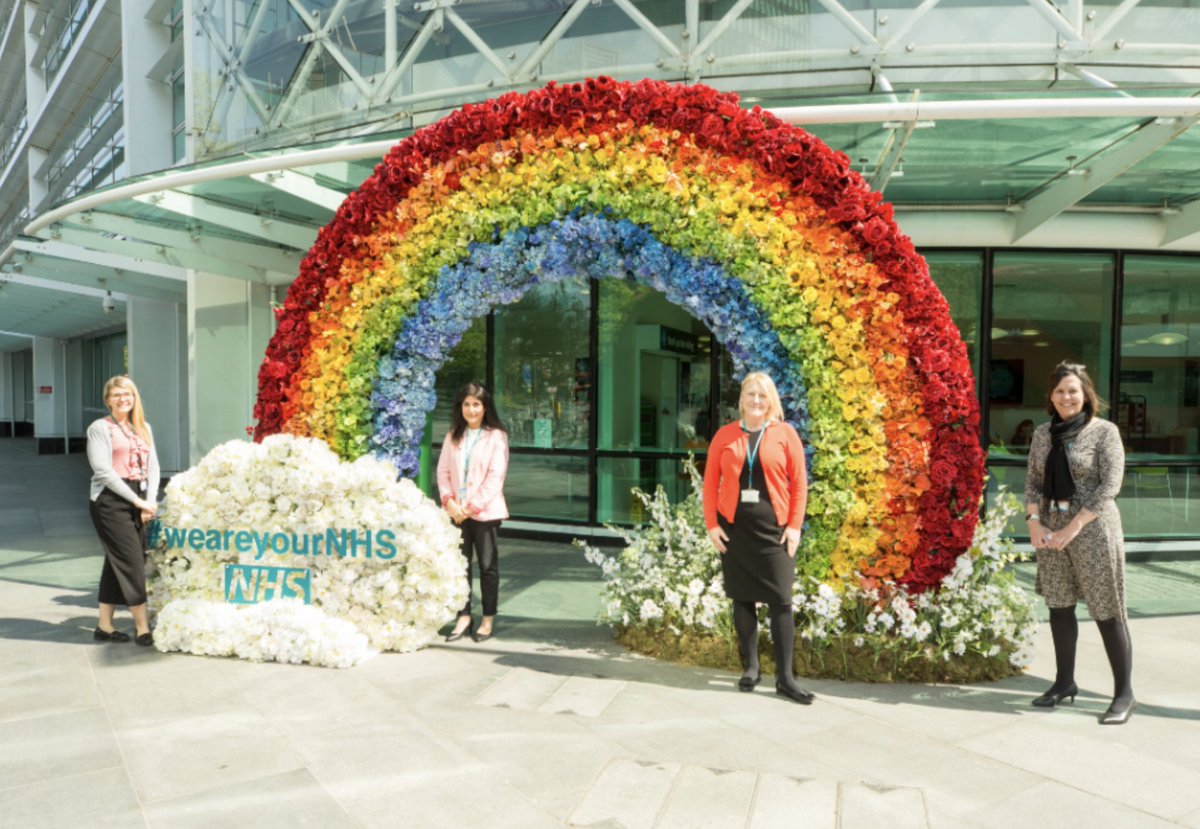 The amazing floral rainbow <a href="/uclh/">UCLH</a> has brought so much joy today...smiles all round from the workforce team! #OneTeam #weareyourNHS @tillyoh2000 <a href="/DebsDlcallaghan/">Debs Callaghan</a>