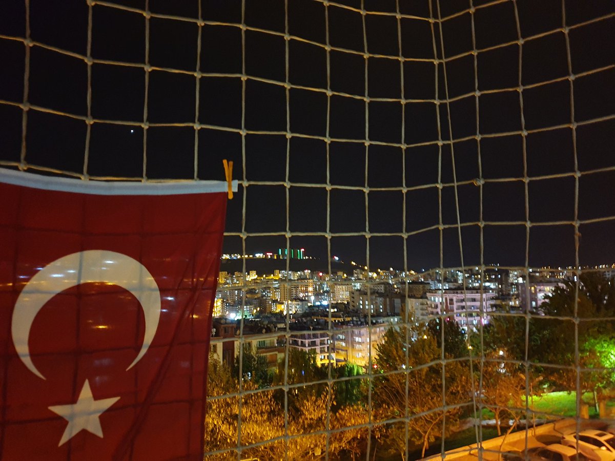 Saat 21:00 de balkonda İstiklal Marşı'mızı okuduk. Ne Mutlu Türküm Diyene...#23nisan2020